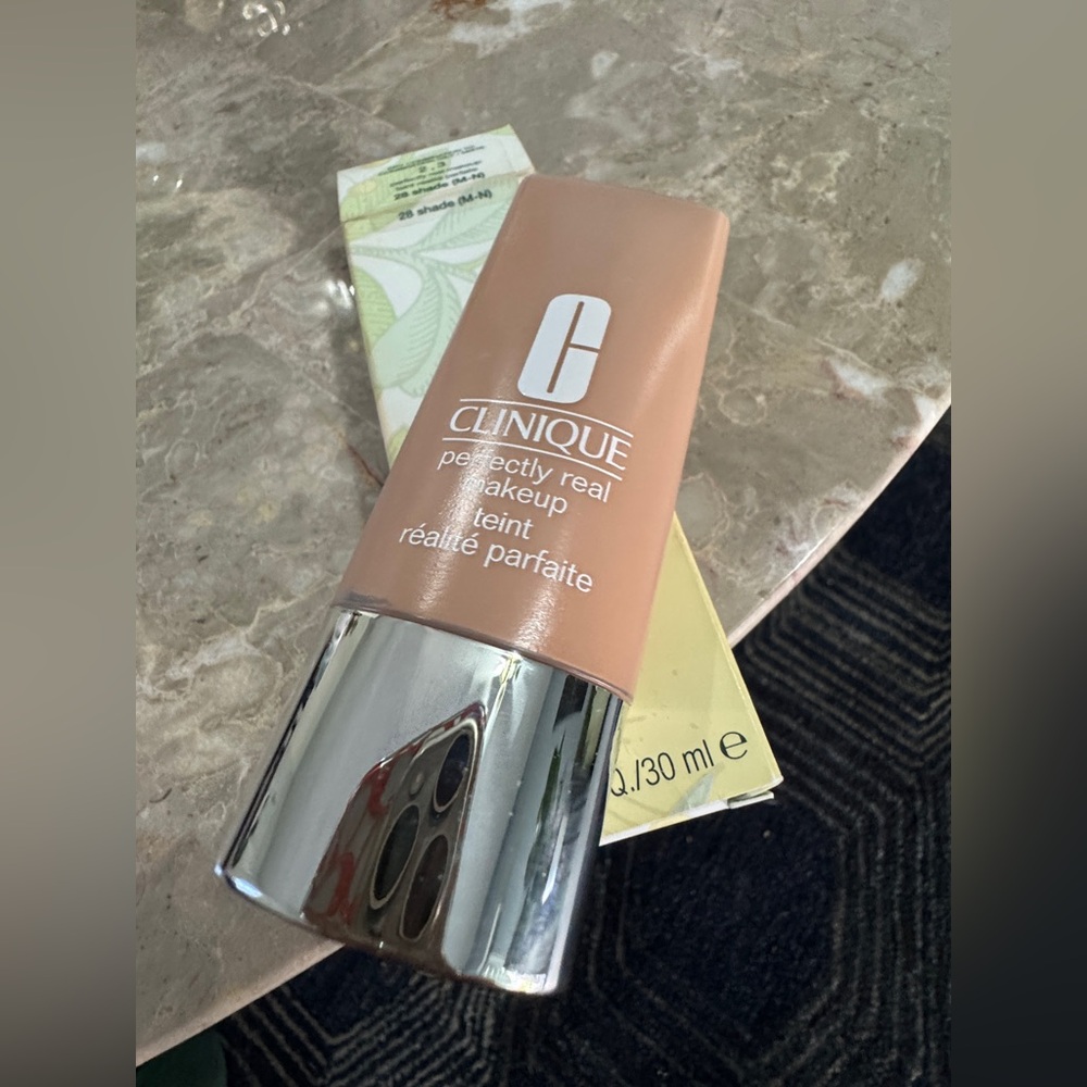 CLINIQUE Perfectly Real Makeup Foundation Full Size NEW IN Box shade 28 M N